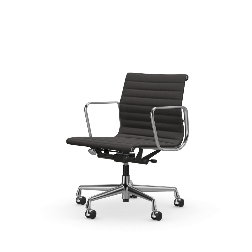 Eames Aluminium Group EA 117, chrome-plated base