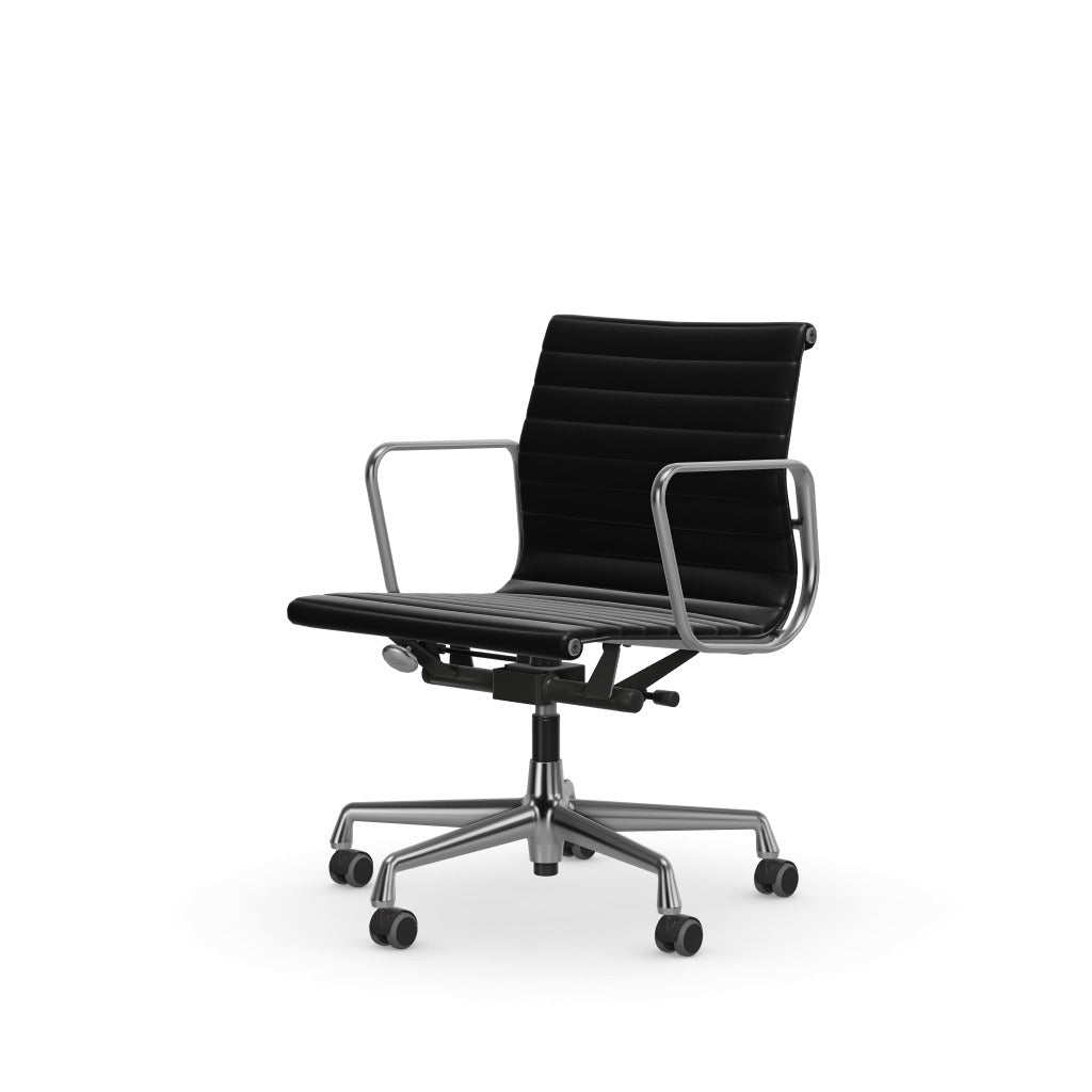 Eames Aluminium Group EA 117, polished base
