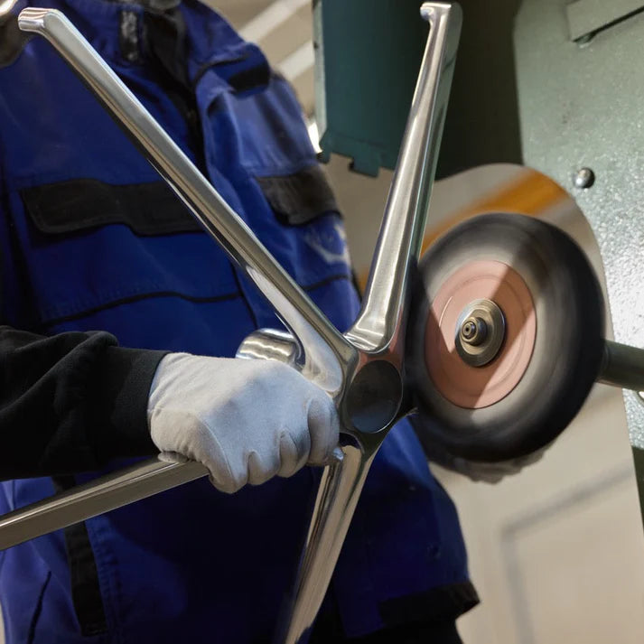 ID Soft - Rahmenfarbe basic dark, Untergestell Aluminium poliert